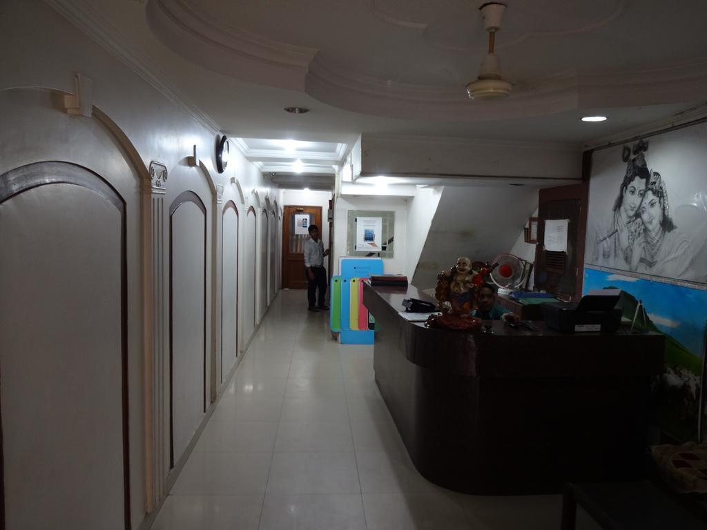 Hotel Elegant International New Delhi Exteriör bild