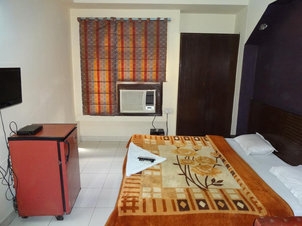 Hotel Elegant International New Delhi Exteriör bild