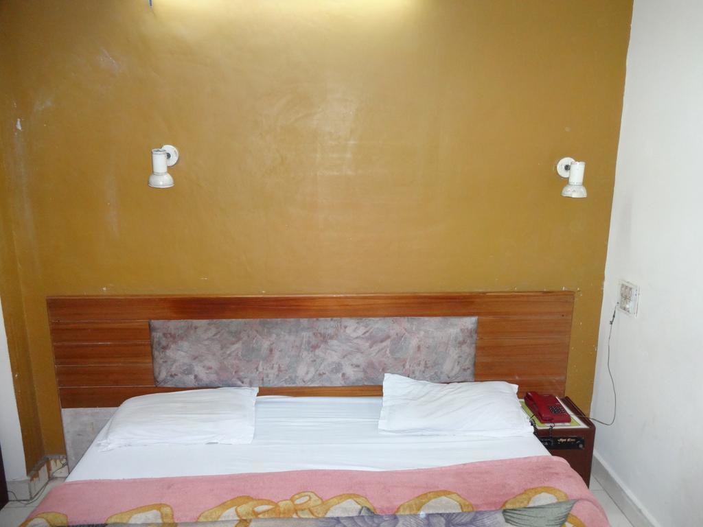 Hotel Elegant International New Delhi Exteriör bild