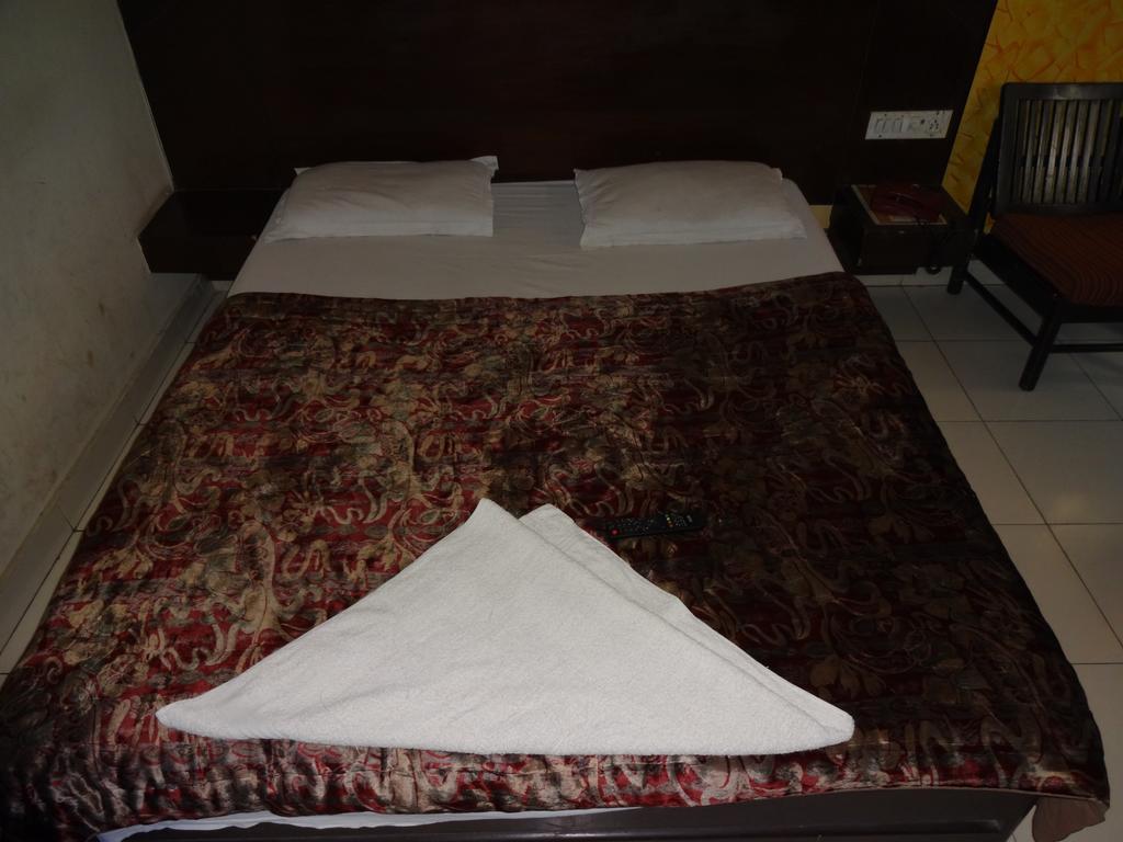Hotel Elegant International New Delhi Exteriör bild