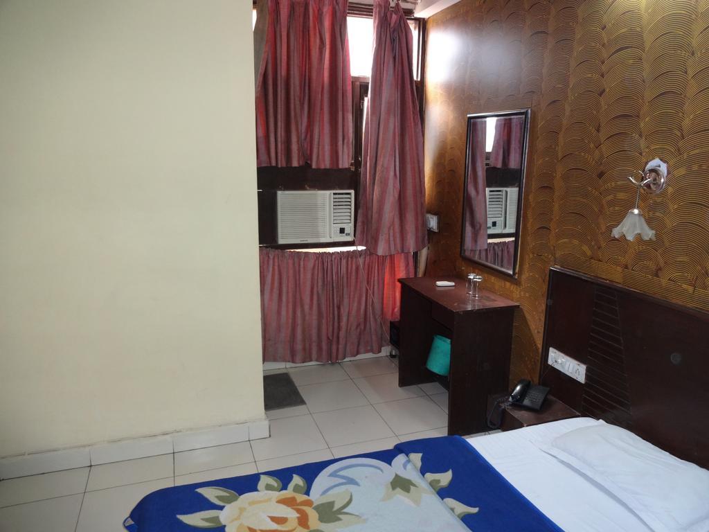 Hotel Elegant International New Delhi Exteriör bild