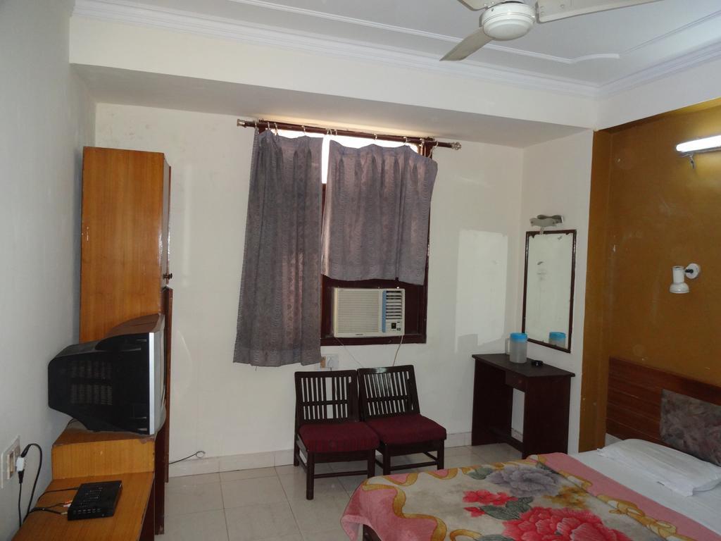 Hotel Elegant International New Delhi Exteriör bild