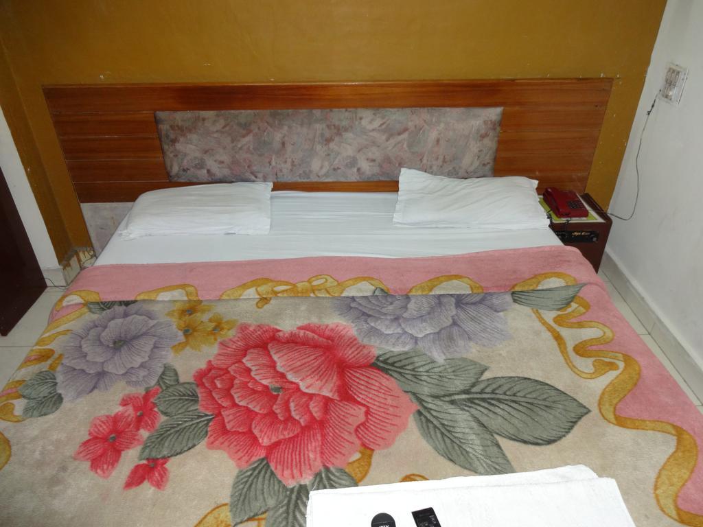 Hotel Elegant International New Delhi Exteriör bild