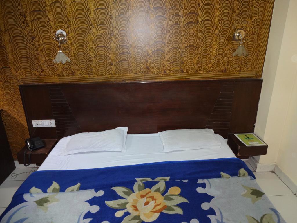 Hotel Elegant International New Delhi Exteriör bild