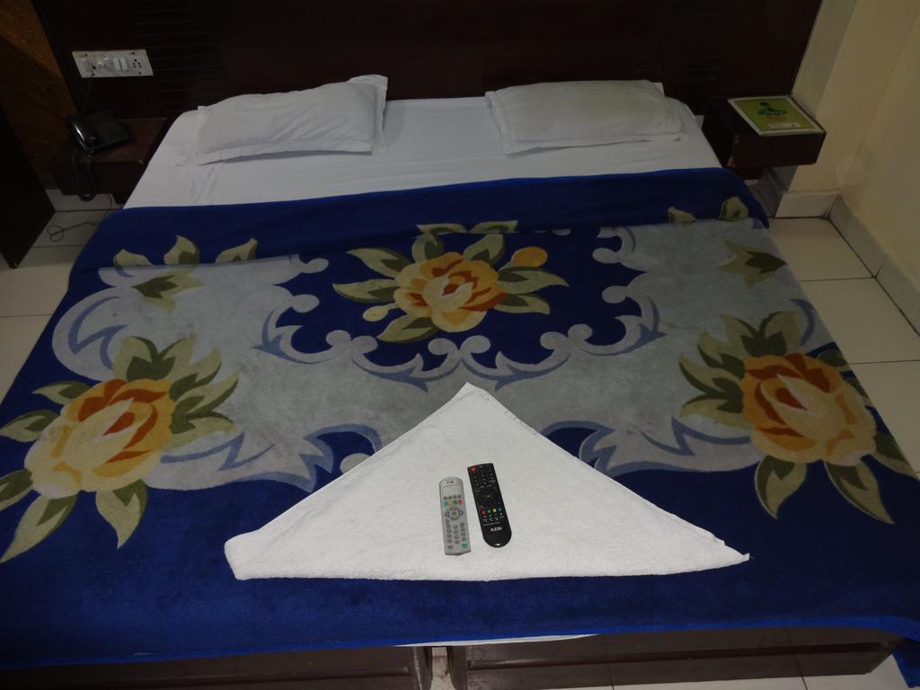 Hotel Elegant International New Delhi Exteriör bild